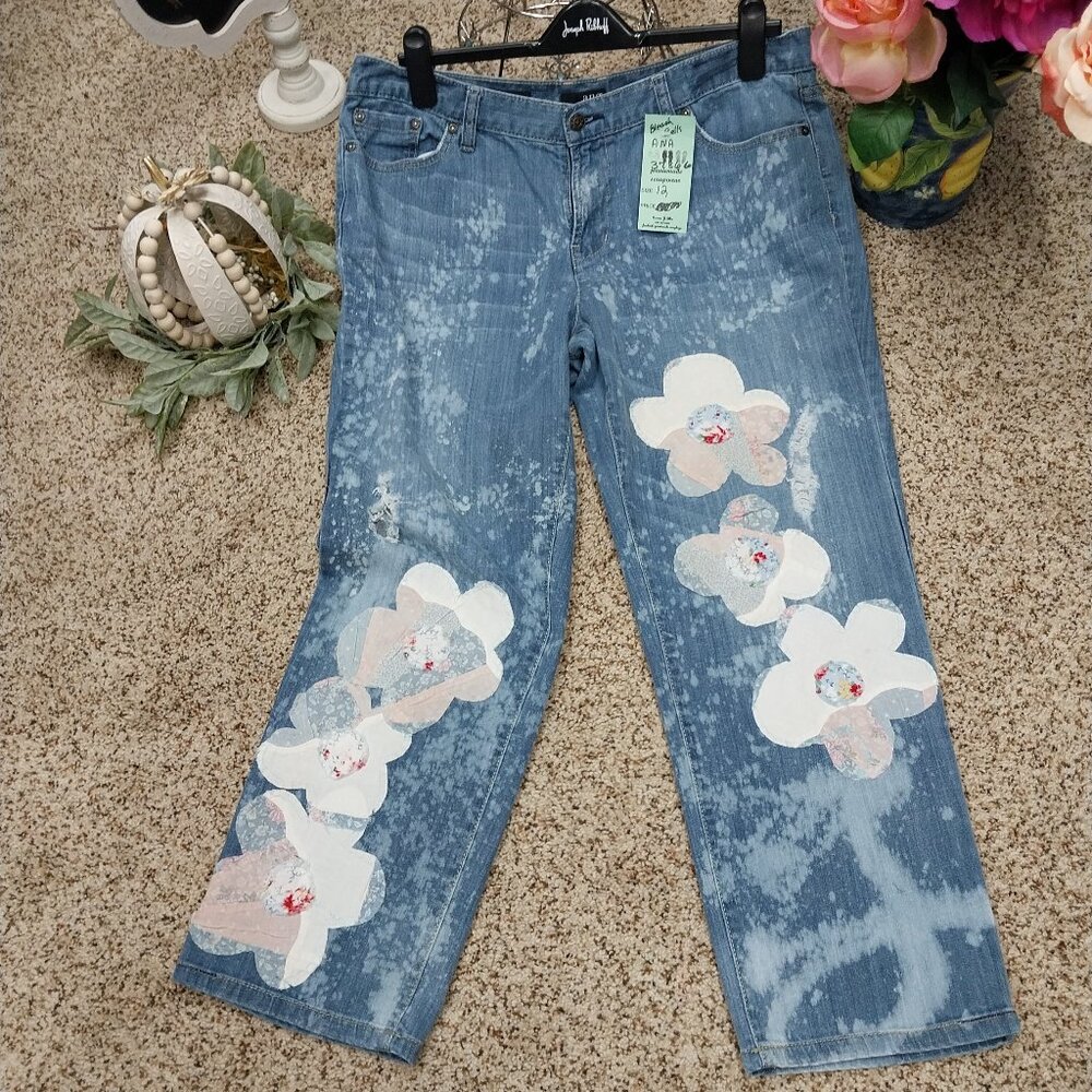 37866 Size 12 Upcycled a.n.a. Applique With Flower Trim. - Picture 1 of 5